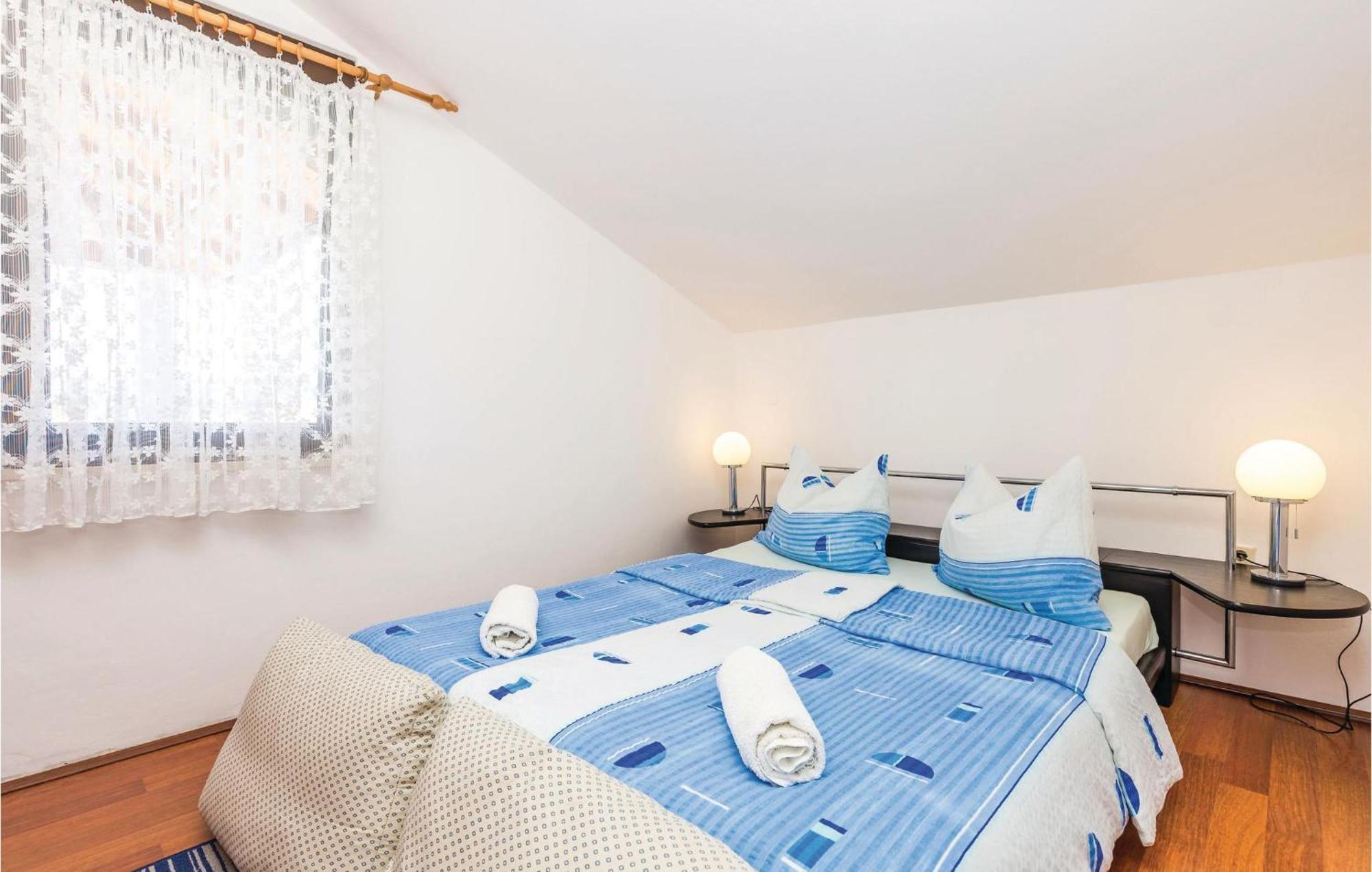 Lovely Apartment In Kampor With Kitchen المظهر الخارجي الصورة