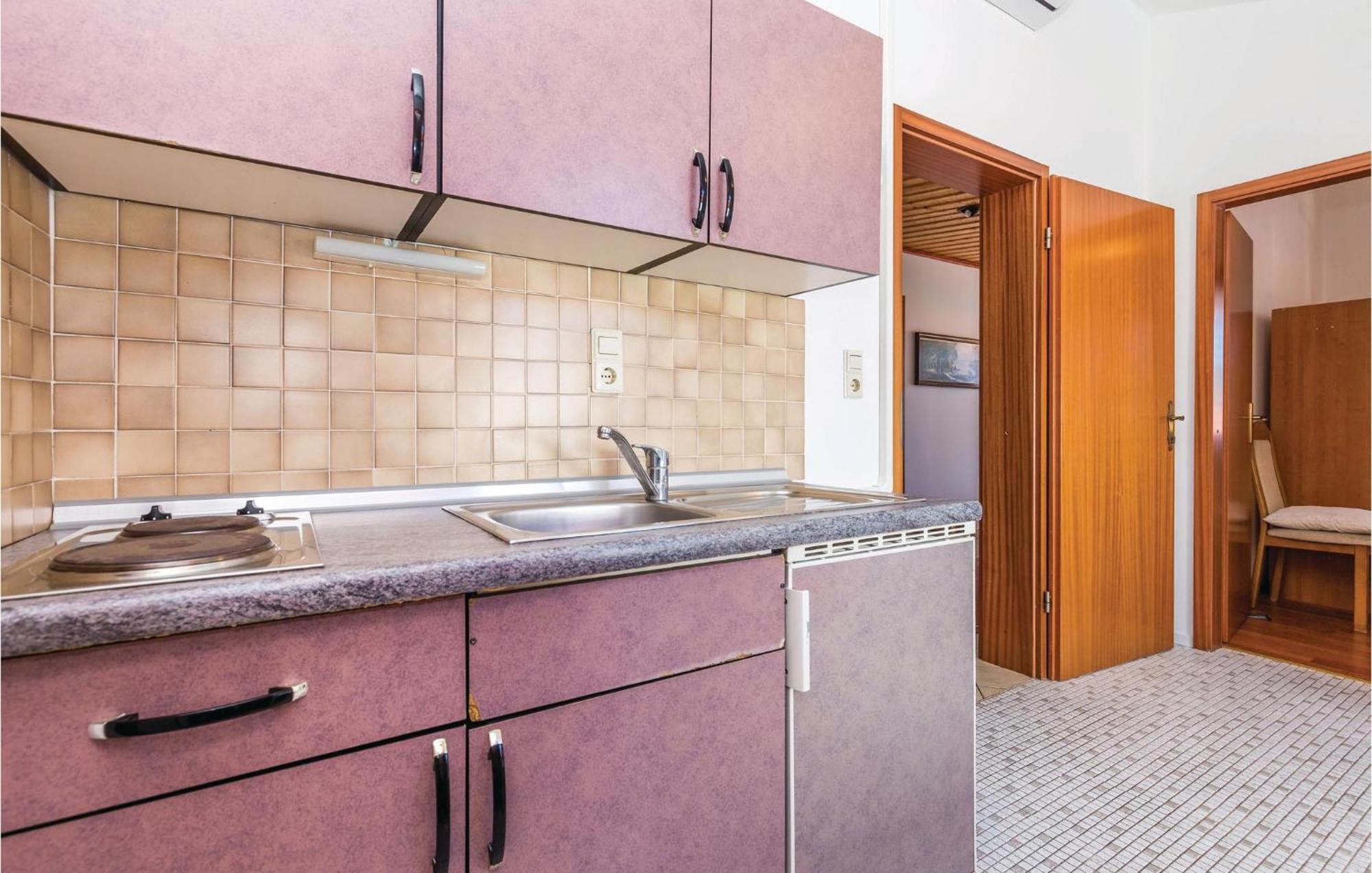 Lovely Apartment In Kampor With Kitchen المظهر الخارجي الصورة